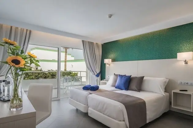 Superior İki Ayrı Yataklı Oda, Birden Çok Yatak, Balkon, Bahçe Manzaralı