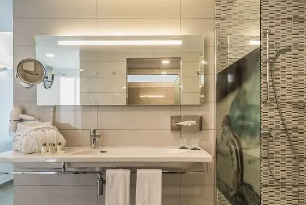 Superior İki Ayrı Yataklı Oda, Birden Çok Yatak, Balkon, Kısmi Deniz Manzaralı