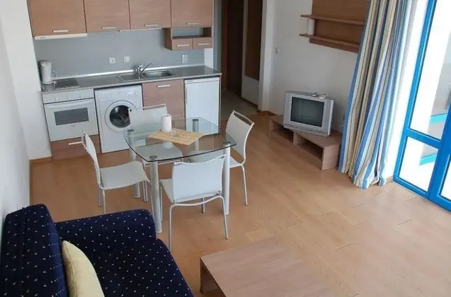 Comfort Apart Daire, Havuz Manzaralı