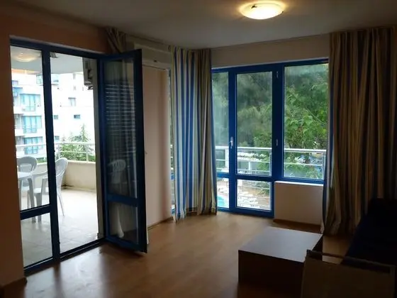 Comfort Apart Daire, Havuz Manzaralı