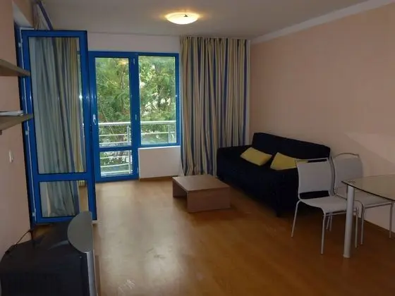Comfort Apart Daire, Havuz Manzaralı