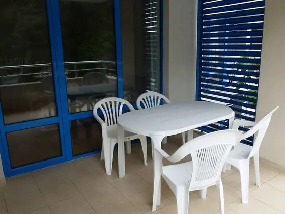 Comfort Apart Daire, Havuz Manzaralı