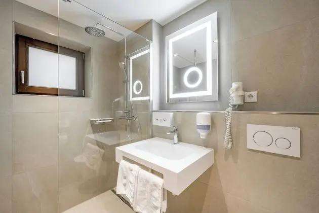 Tek Büyük Yataklı Oda, Balkon