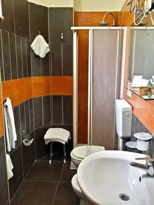 Üç Kişilik Oda