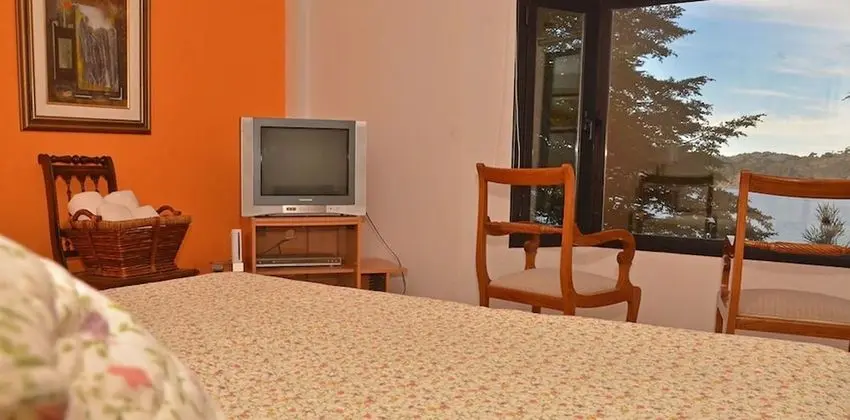 Kır Evi, Göl Manzaralı