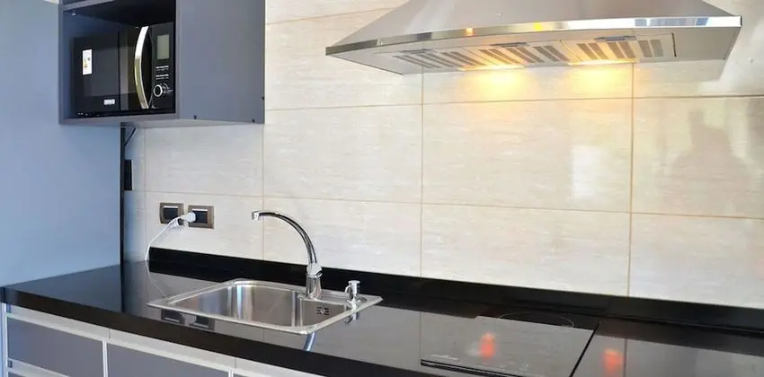 Kır Evi, Göl Manzaralı