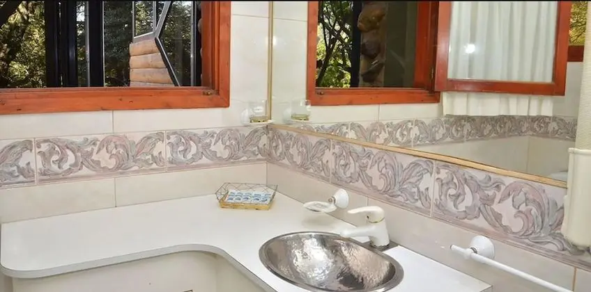 Kır Evi, Göl Manzaralı