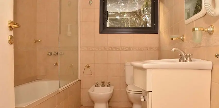 Kır Evi, Göl Manzaralı