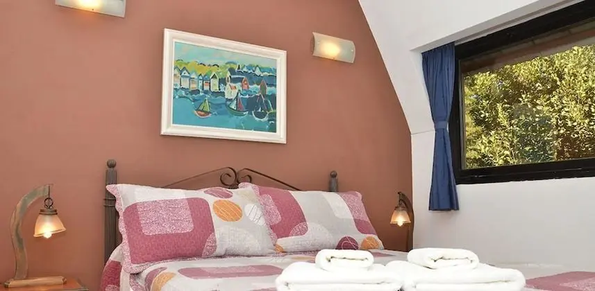 Kır Evi, Göl Manzaralı