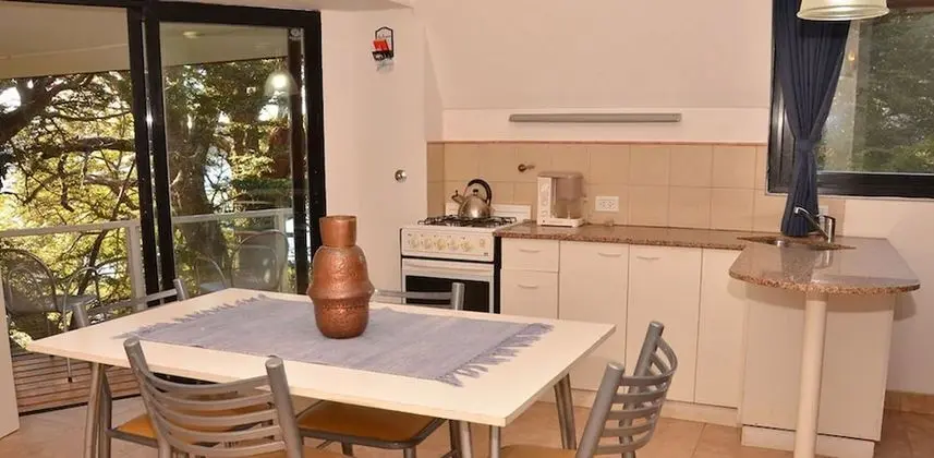 Kır Evi, Göl Manzaralı