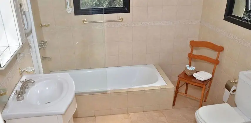 Kır Evi, Göl Manzaralı