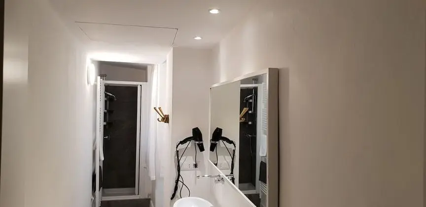 Tek Büyük Yataklı Oda, Ortak Banyo