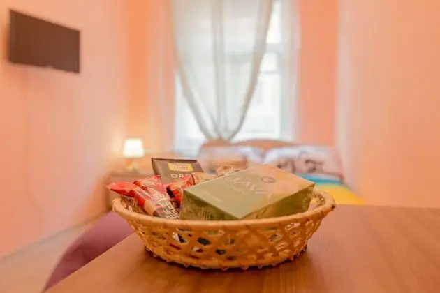 Tek Büyük Yataklı Oda, Ortak Banyo (3)