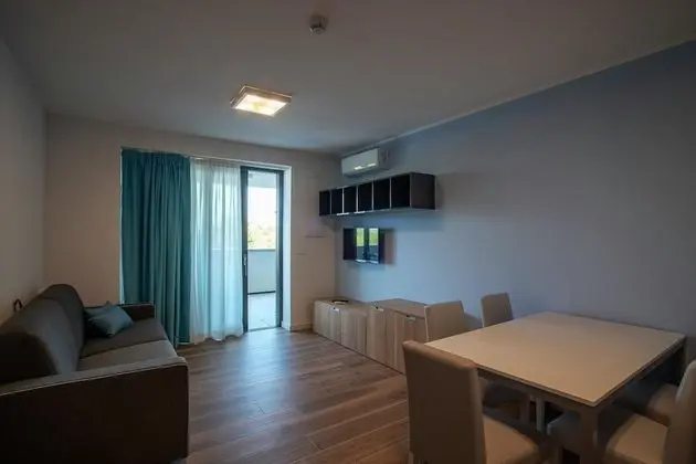 Apart Daire, Lagün Manzaralı (later view)