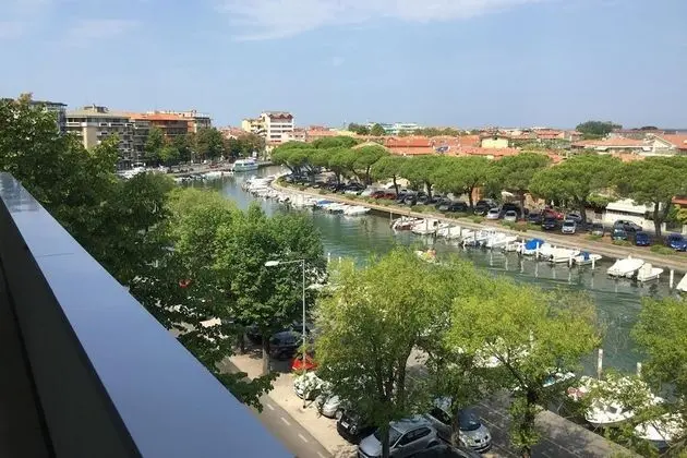 Apart Daire, Lagün Manzaralı (later view)