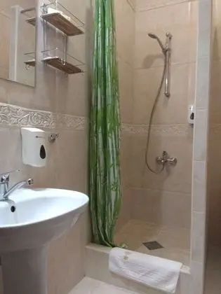 Basic Tek Büyük Yataklı Oda
