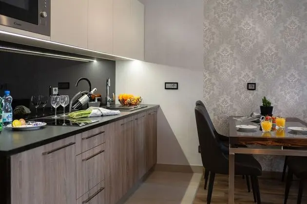 Exclusive Stüdyo, Şehir Manzaralı