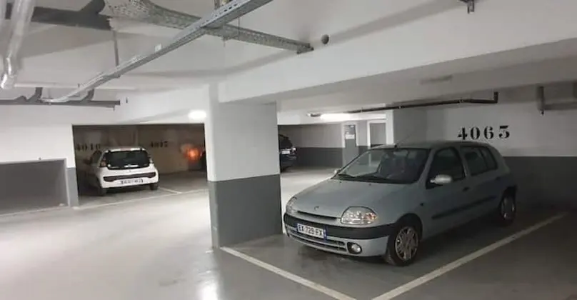 Apart Daire, Banyolu/Duşlu (Courbevoie)