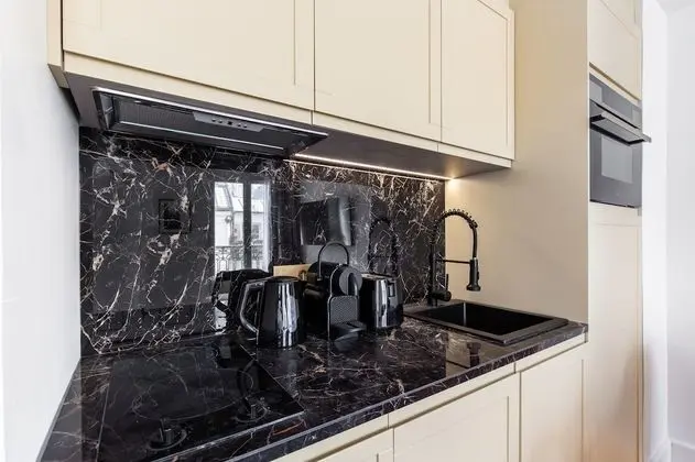 Design Stüdyo, 1 Büyük (Queen) Boy Yatak ve Çekyat, Sigara İçilmez, Avlu Manzaralı