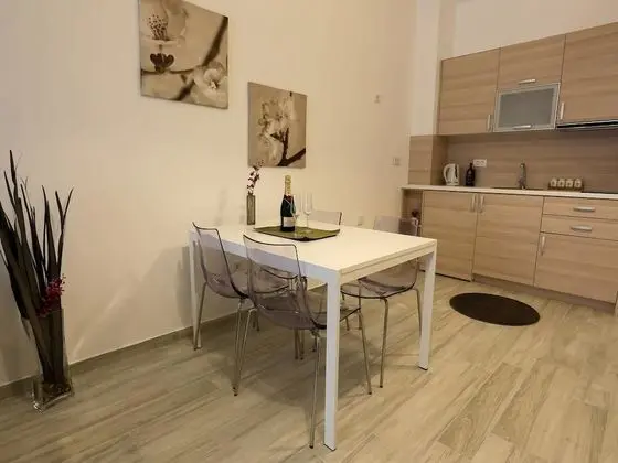 Stüdyo, Bahçe Manzaralı