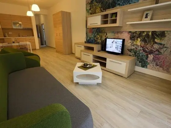 Stüdyo, Bahçe Manzaralı