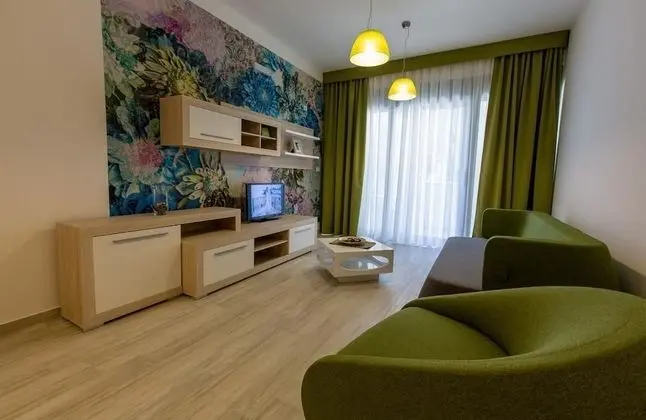 Stüdyo, Bahçe Manzaralı