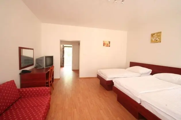 Üç Kişilik Oda