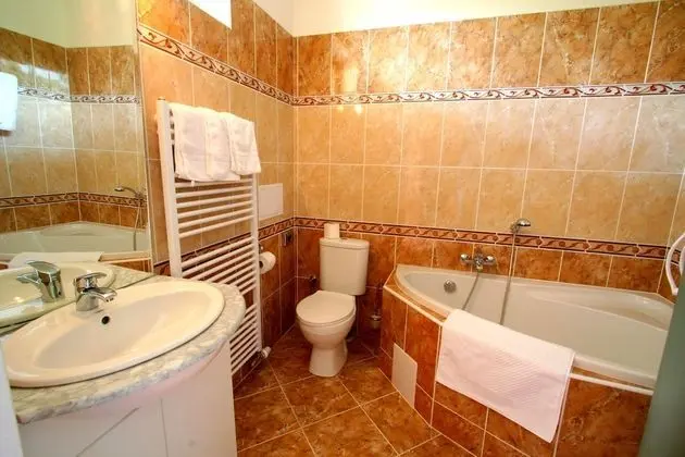 Üç Kişilik Oda