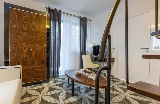 Deluxe Tek Büyük Yataklı Oda