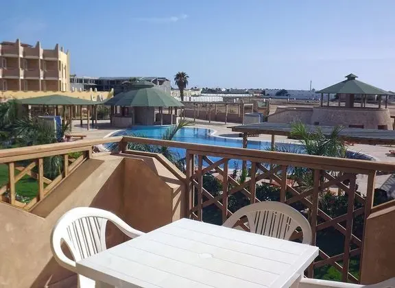 Standard Apart Daire, 2 Yatak Odası, Balkon, Havuz Manzaralı