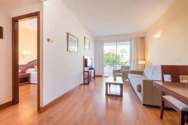Süit, Balkon, Havuz Manzaralı