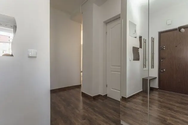 Comfort Apart Daire, 2 Yatak Odası, Küçük Mutfak (Zelazna 16)