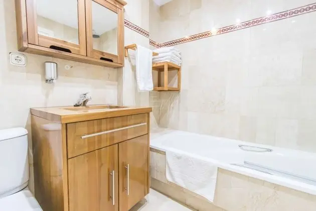 Apart Daire, 2 Yatak Odası, Havuz Manzaralı