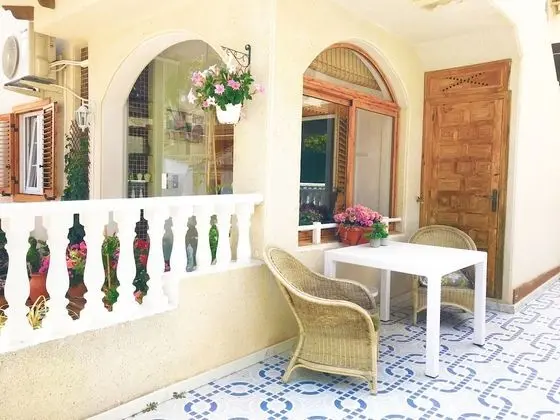 Apart Daire, 2 Yatak Odası, Teras, Avlu Manzaralı