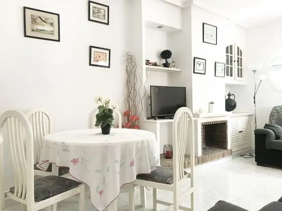 Apart Daire, 2 Yatak Odası, Teras, Avlu Manzaralı