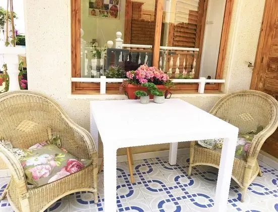 Apart Daire, 2 Yatak Odası, Teras, Avlu Manzaralı