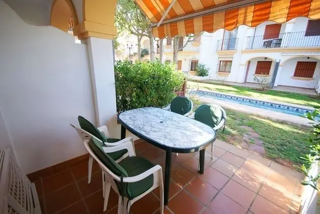 Apart Daire, 1 Yatak Odası, Havuz Manzaralı