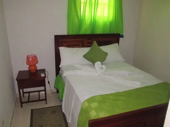 Two Bedroom Bedroom Aparment With Balcony (Upstairs)
