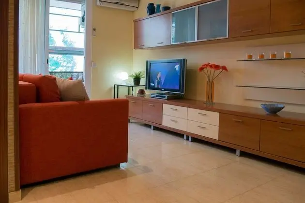 Apart Daire, 2 Yatak Odası, Balkon, Havuz Manzaralı