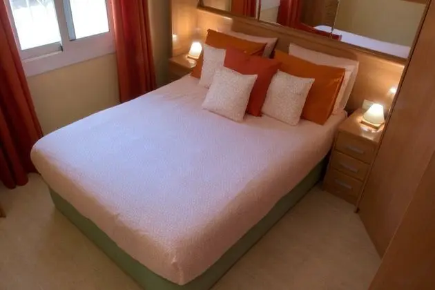 Apart Daire, 2 Yatak Odası, Balkon, Havuz Manzaralı