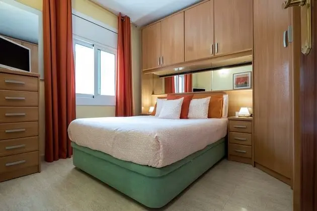 Apart Daire, 2 Yatak Odası, Balkon, Havuz Manzaralı