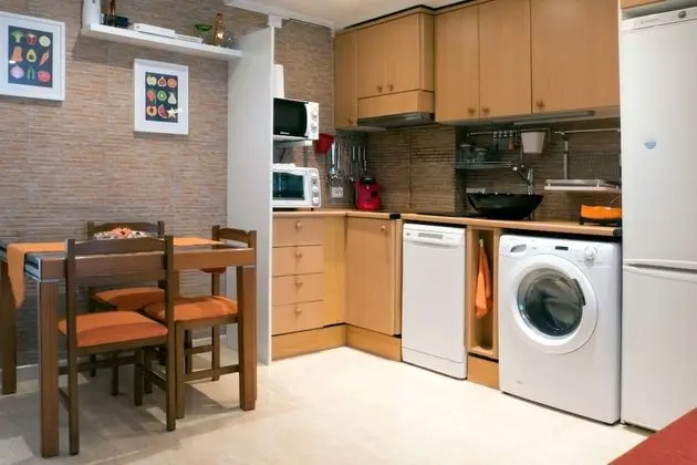 Apart Daire, 2 Yatak Odası, Balkon, Havuz Manzaralı