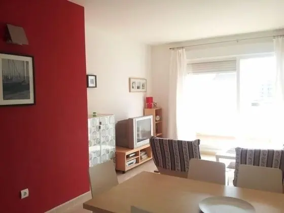 Apart Daire, 2 Yatak Odası, Balkon, Havuz Manzaralı
