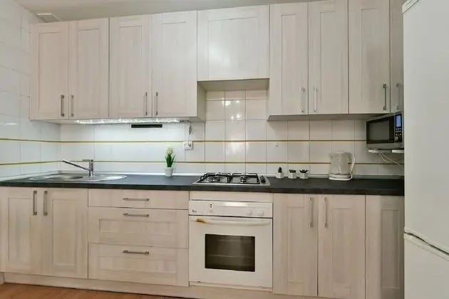 Apart Daire, 2 Yatak Odası, Balkon, Avlu Manzaralı