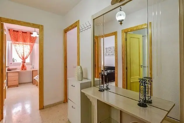 Apart Daire, 2 Yatak Odası, Balkon, Avlu Manzaralı