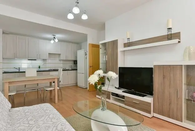 Apart Daire, 2 Yatak Odası, Balkon, Avlu Manzaralı