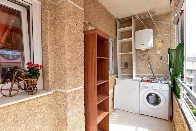 Apart Daire, 2 Yatak Odası, Balkon, Avlu Manzaralı