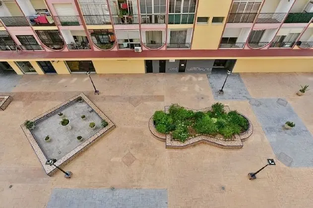 Apart Daire, 2 Yatak Odası, Balkon, Avlu Manzaralı