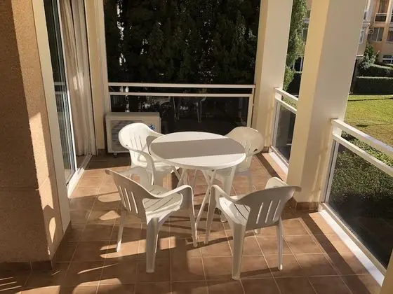 Apart Daire, 2 Yatak Odası, Havuz Manzaralı