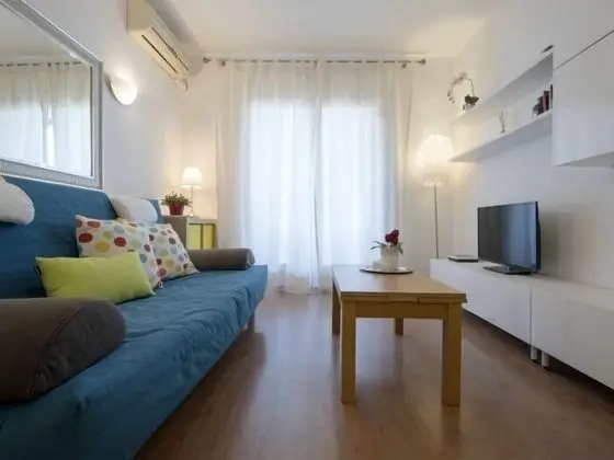 Apart Daire, 2 Yatak Odası, Balkon, Havuz Manzaralı